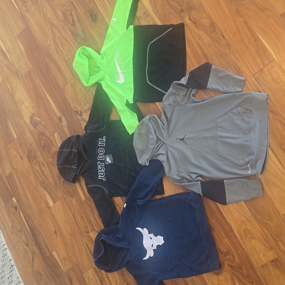 Boys Nike and Under Armour Sweatshirts Size M